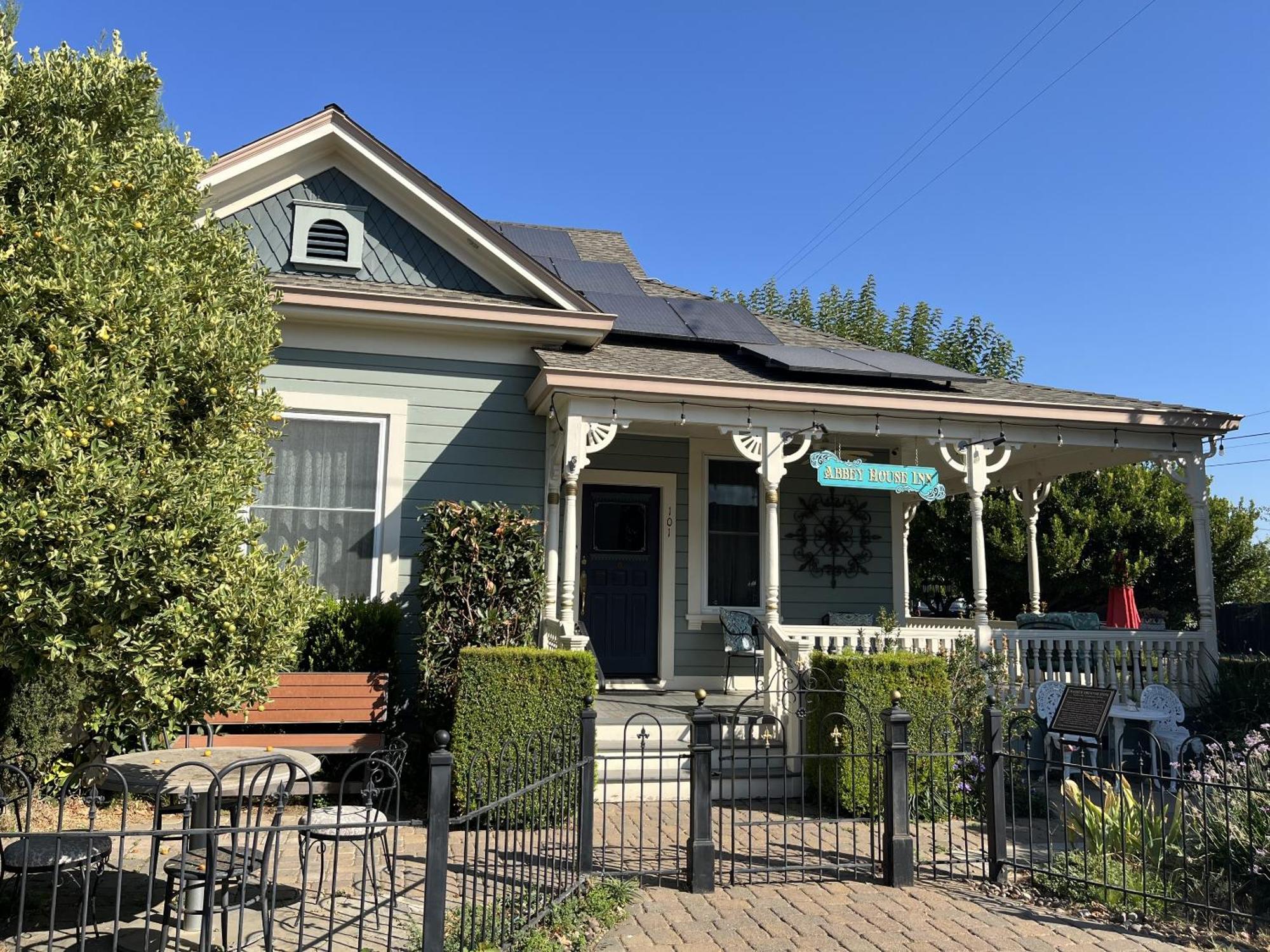 Abbey House Inn (Adults Only) Winters Exterior photo